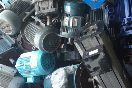 【模具回收】安康宁陕广货街空调设备回收报价 写字桌回收